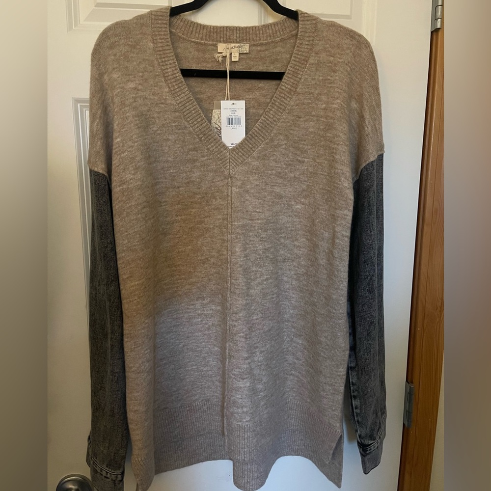 Mystree oversized denim sleeve sweater from Buckle, NWT.